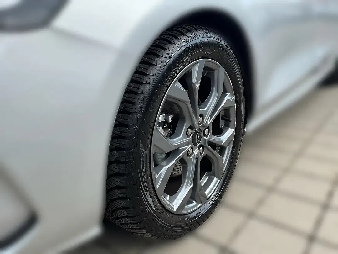 Ford Focus - Thumbnail 10