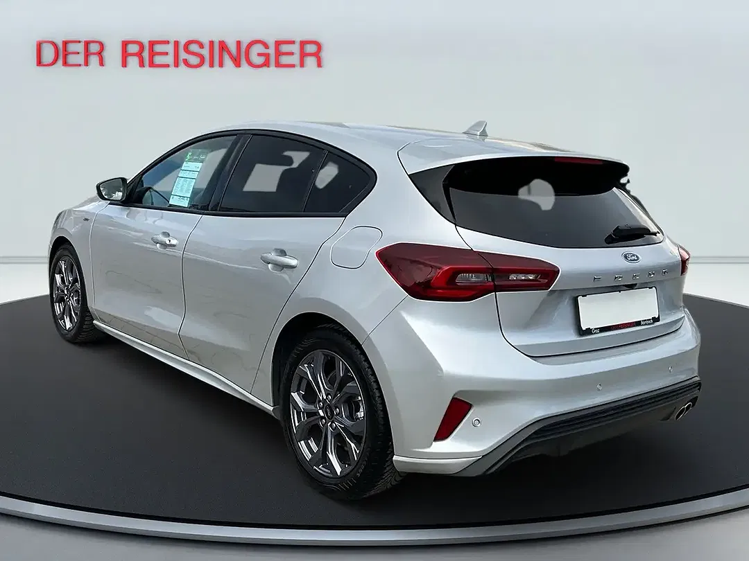 Ford Focus - Thumbnail 4
