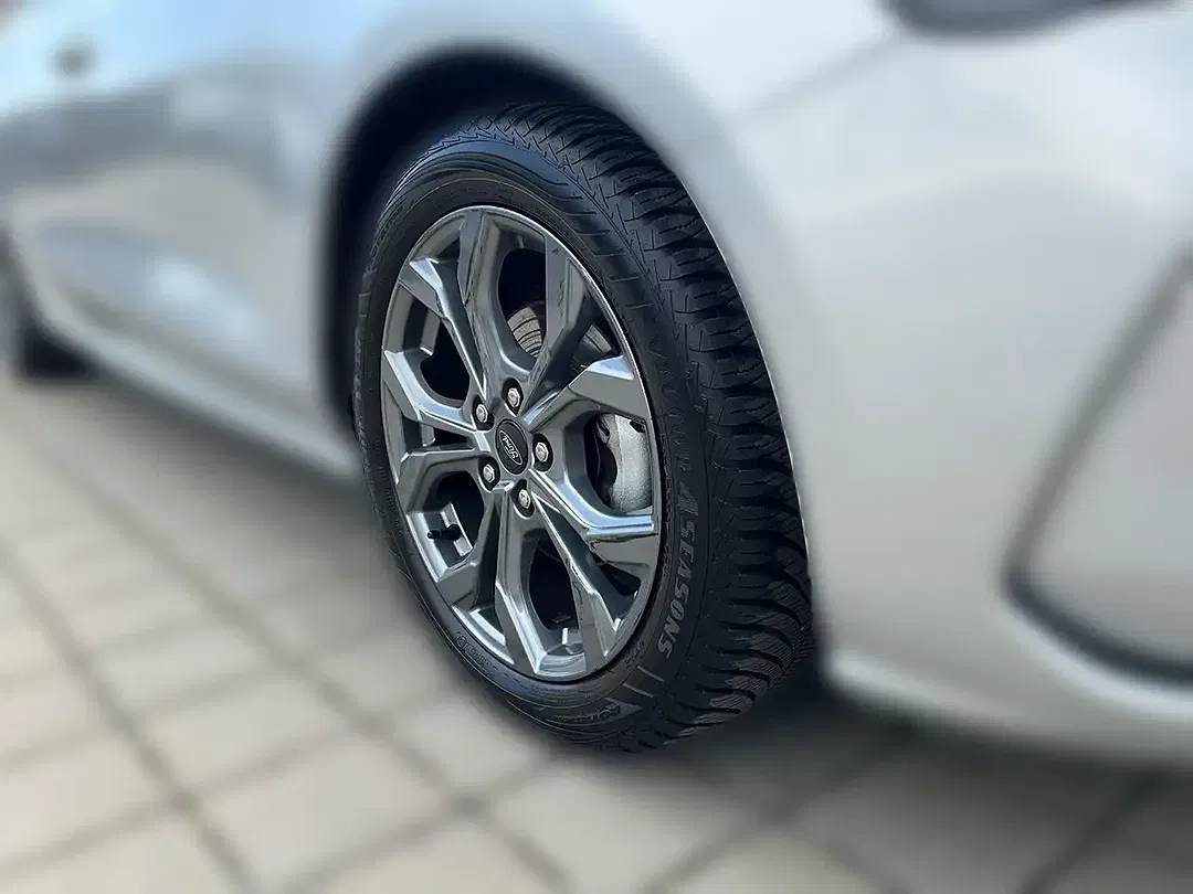 Ford Focus - Thumbnail 8