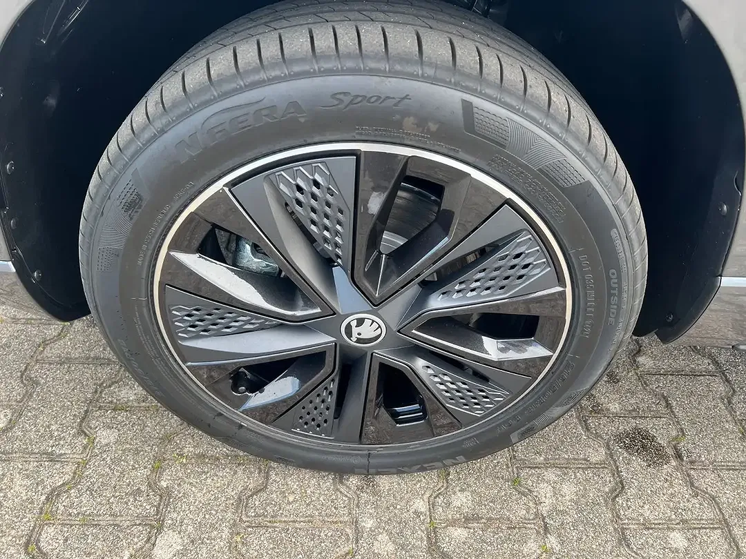Skoda Karoq - Thumbnail 6