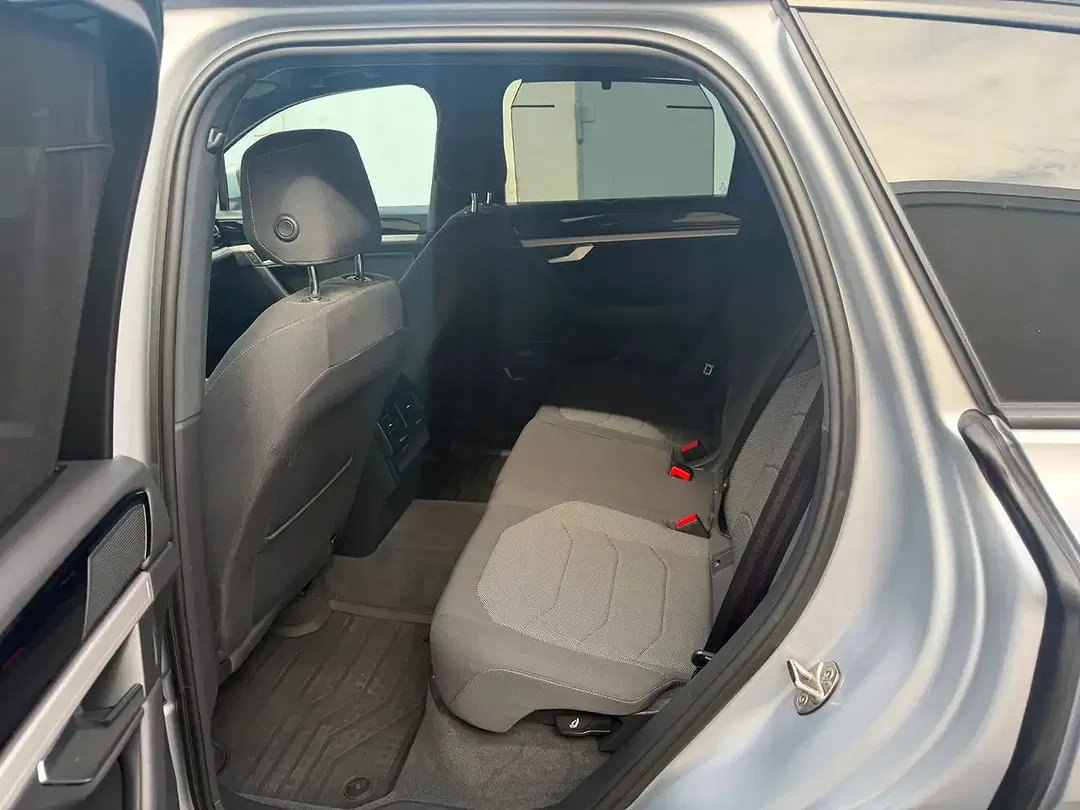 Volkswagen Touareg - Thumbnail 13