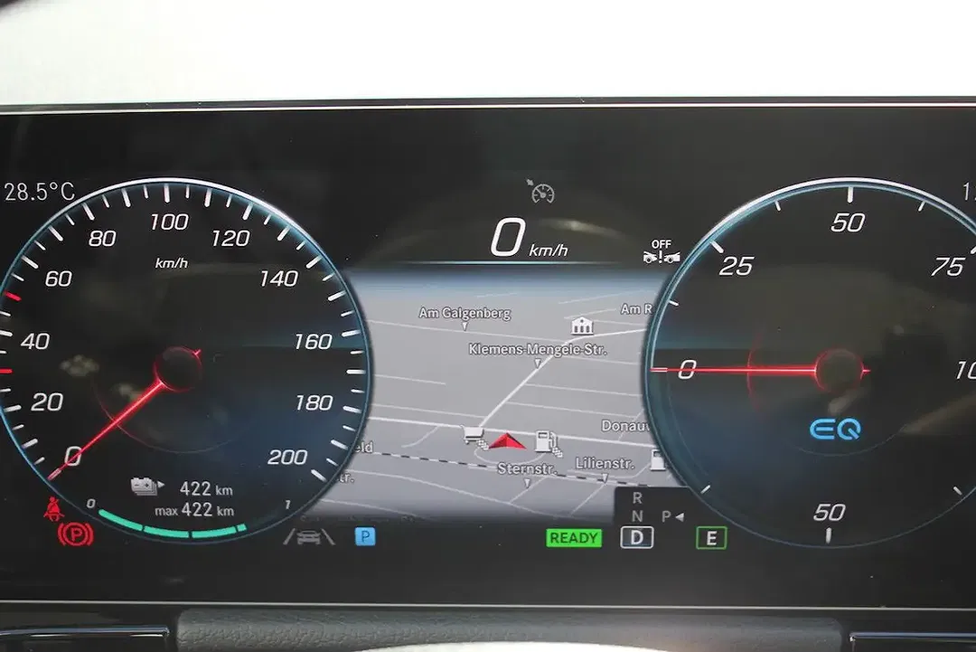 Mercedes-Benz EQA - Thumbnail 3