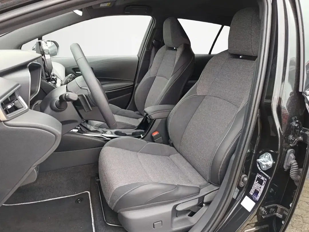 Toyota Corolla - Thumbnail 9