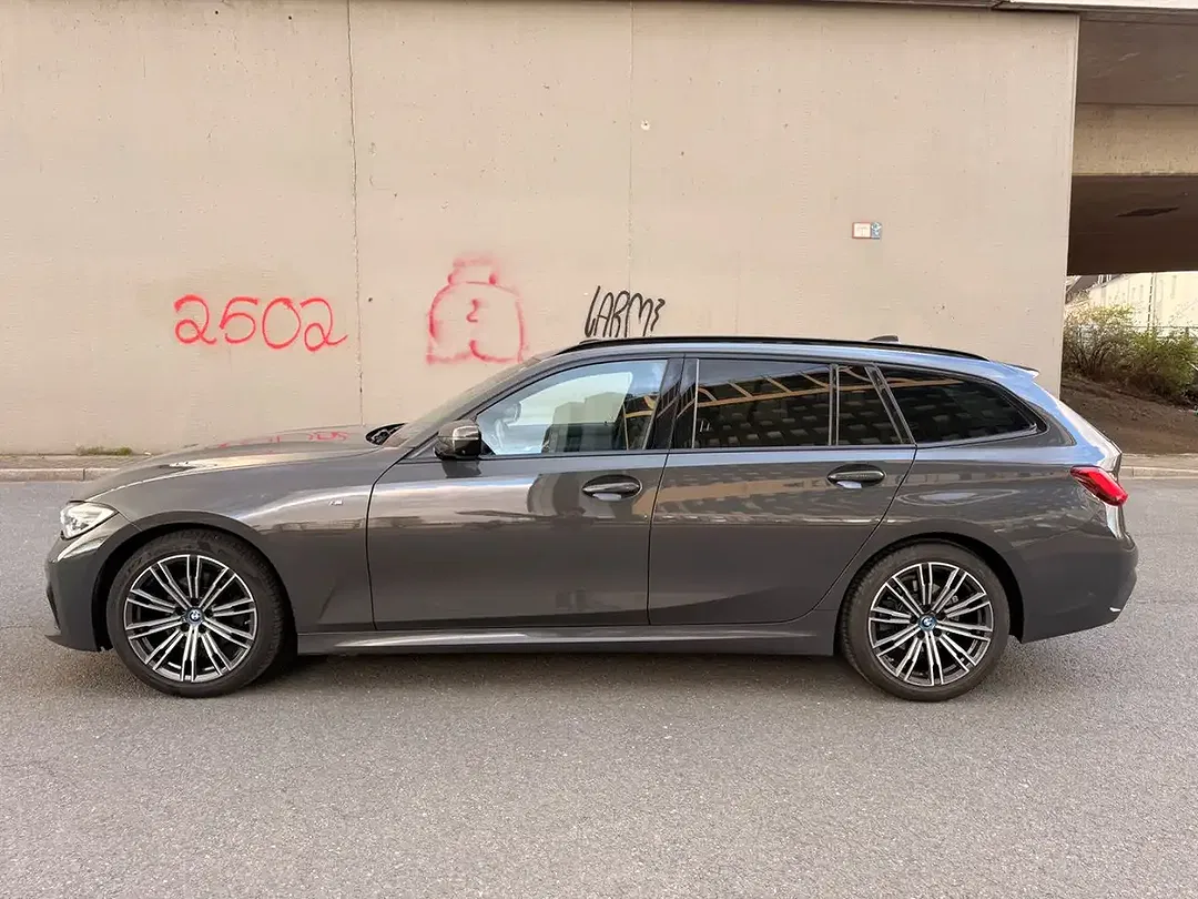 BMW 320 - Thumbnail 2