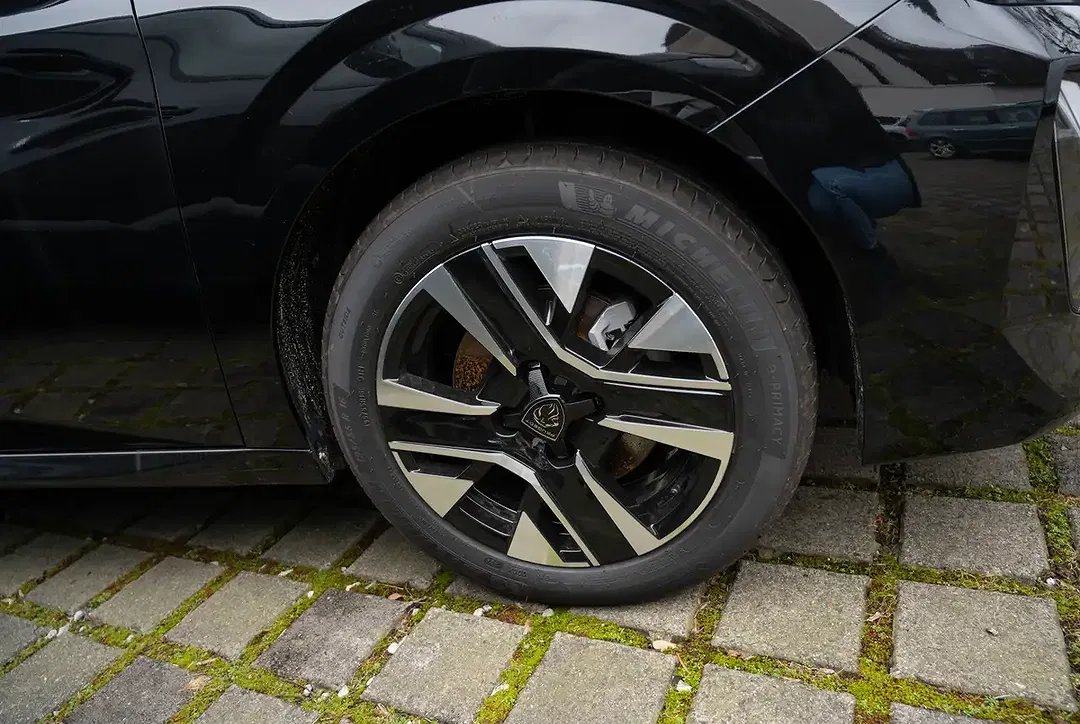Peugeot 208 - Thumbnail 15