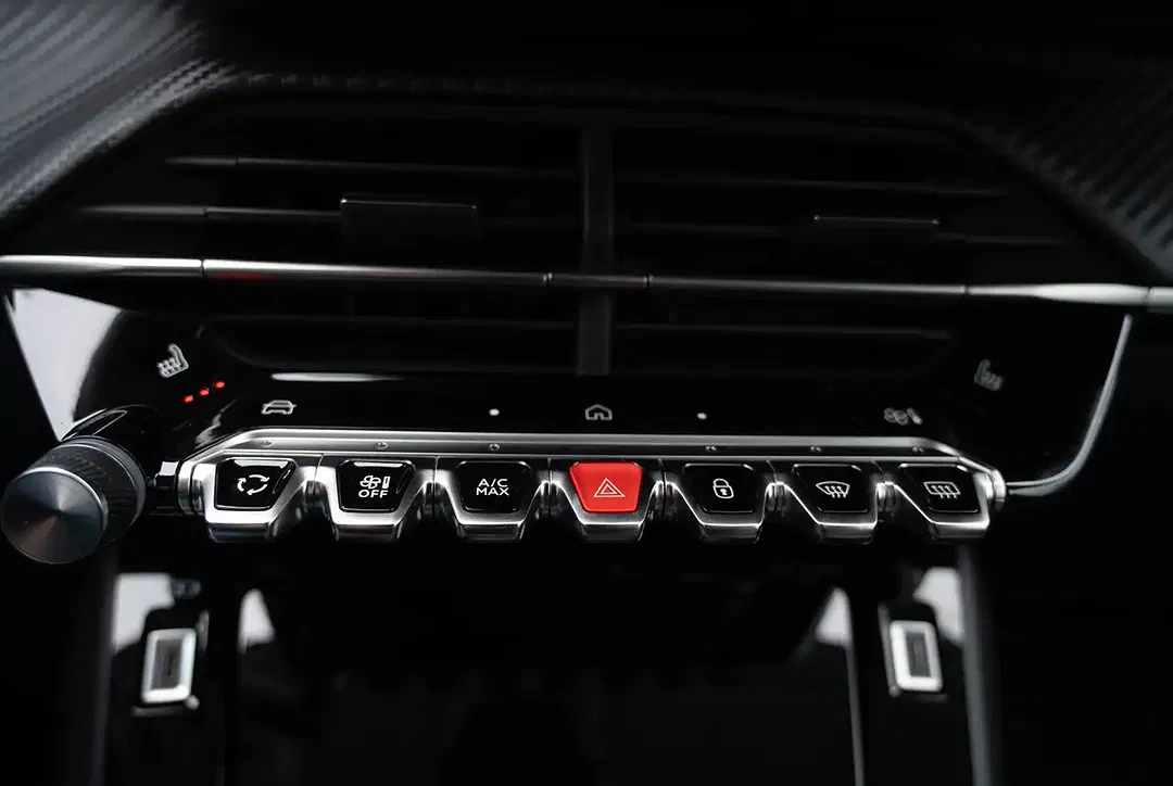 Peugeot 208 - Thumbnail 9