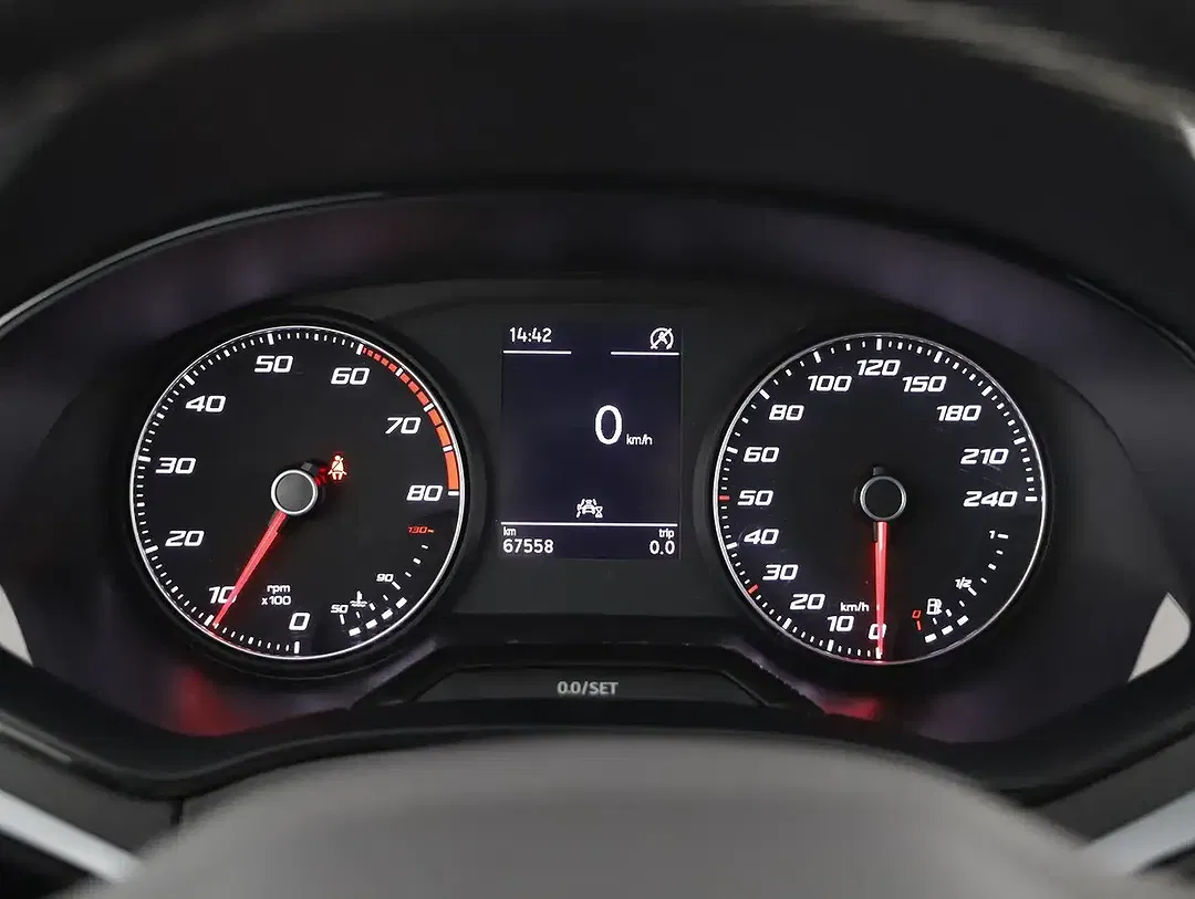 SEAT Arona - Thumbnail 8
