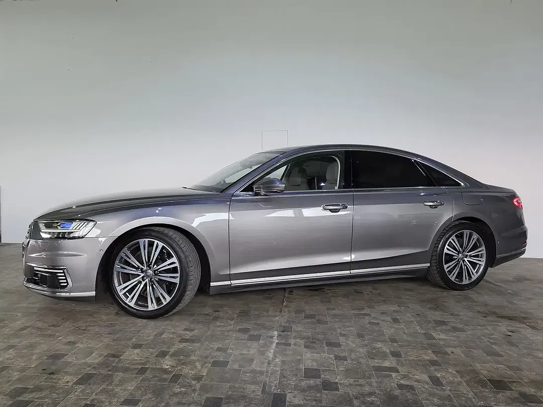 Audi A8 - Thumbnail 2
