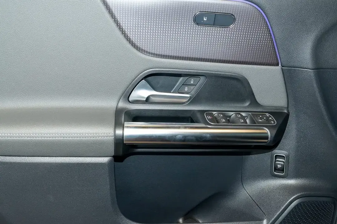 Mercedes-Benz EQA 250 - Thumbnail 11