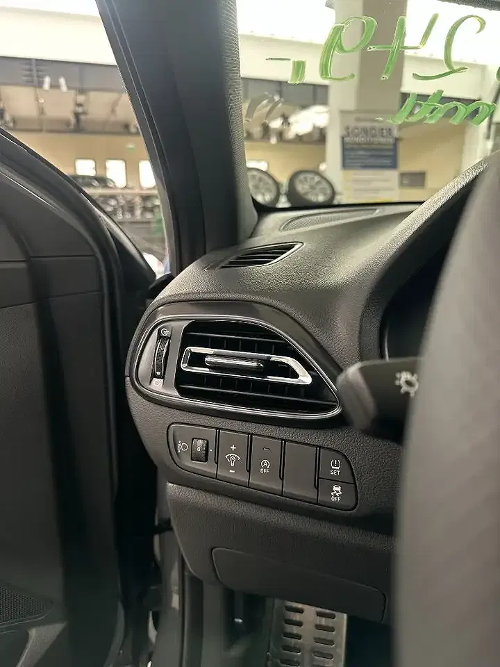 Hyundai i30 - Thumbnail 9