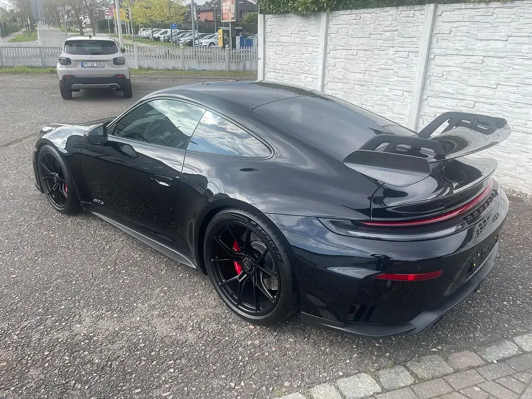 Porsche 992 - Thumbnail 11