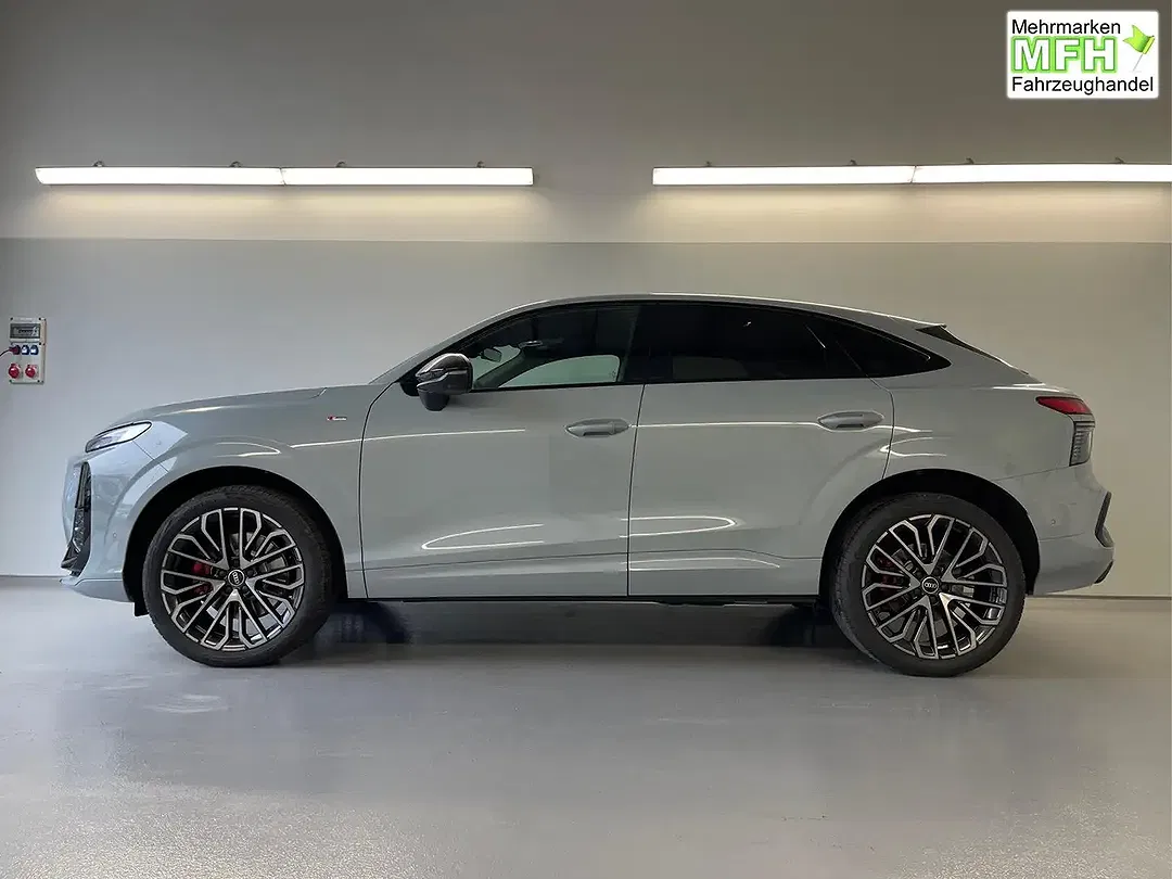 Audi Q3 - Thumbnail 3