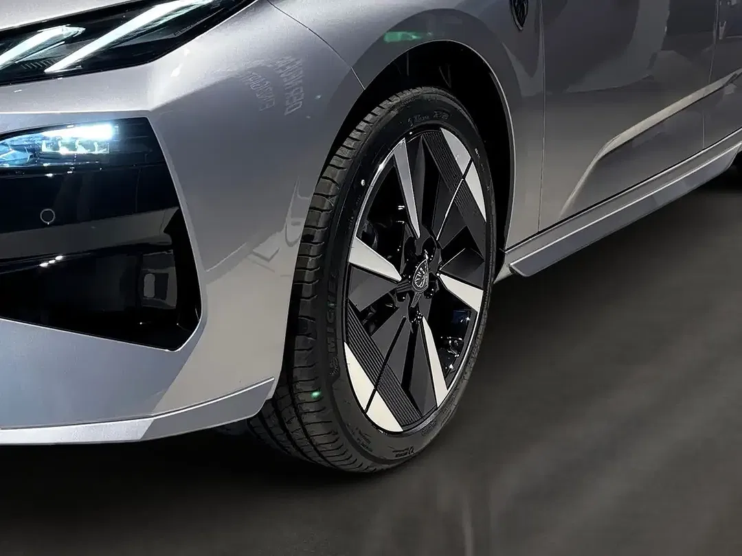 Peugeot 308 - Thumbnail 5