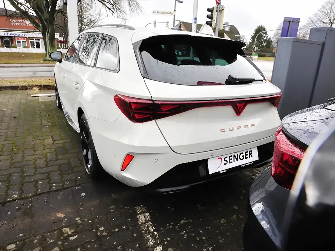 CUPRA Leon - Thumbnail 2