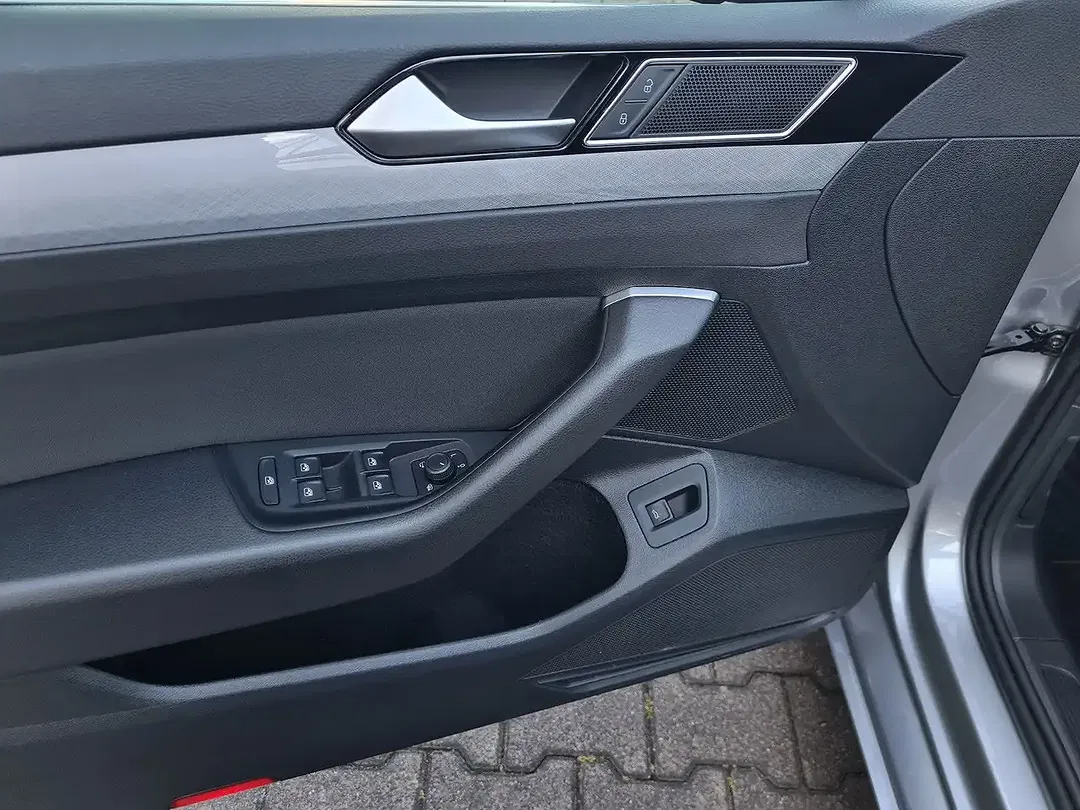 Volkswagen Passat Variant - Thumbnail 14