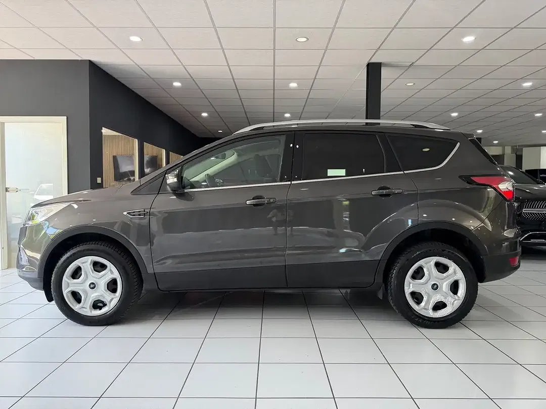 Ford Kuga - Thumbnail 3