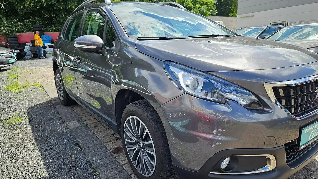Peugeot 2008 - Thumbnail 3