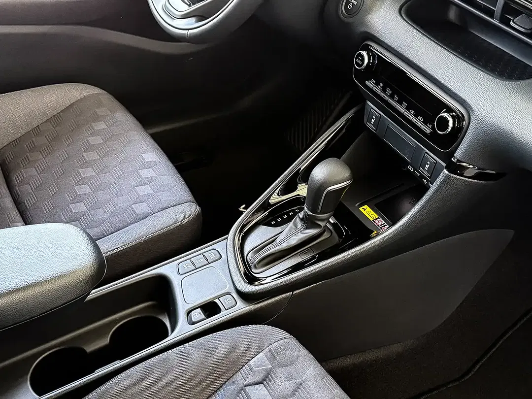 Toyota Yaris - Thumbnail 11