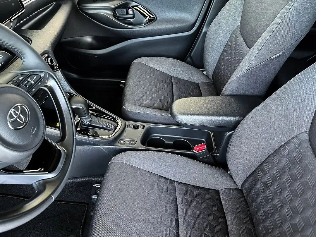 Toyota Yaris - Thumbnail 13