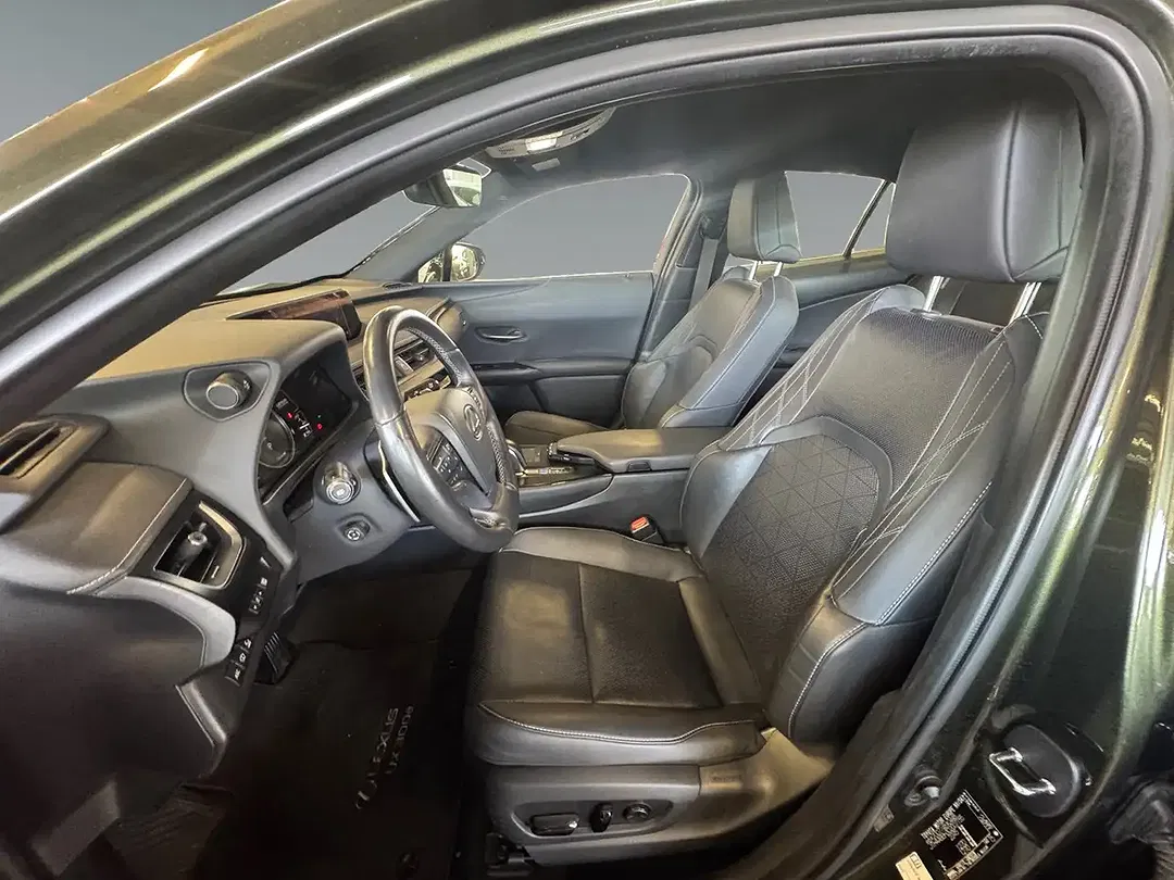 Lexus UX 300e - Thumbnail 10