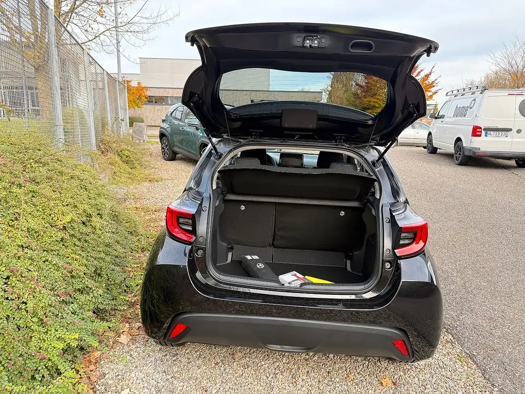 Toyota Yaris - Thumbnail 10