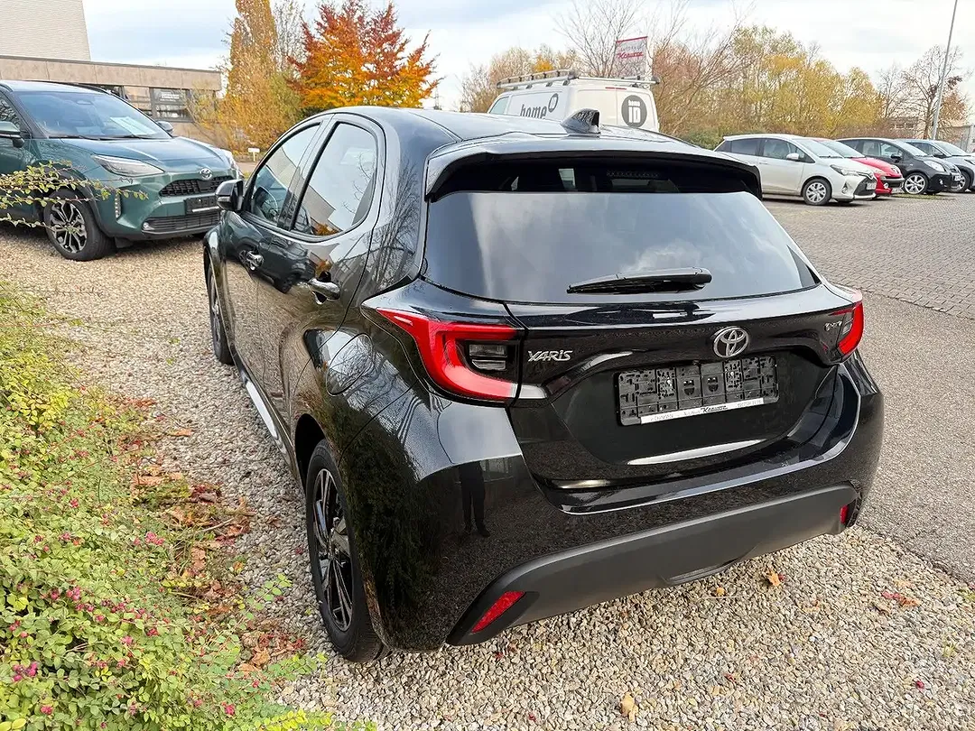 Toyota Yaris - Thumbnail 11