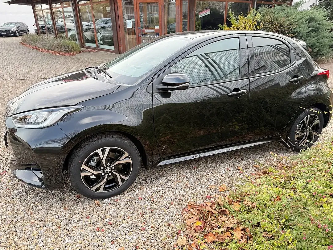 Toyota Yaris - Thumbnail 12