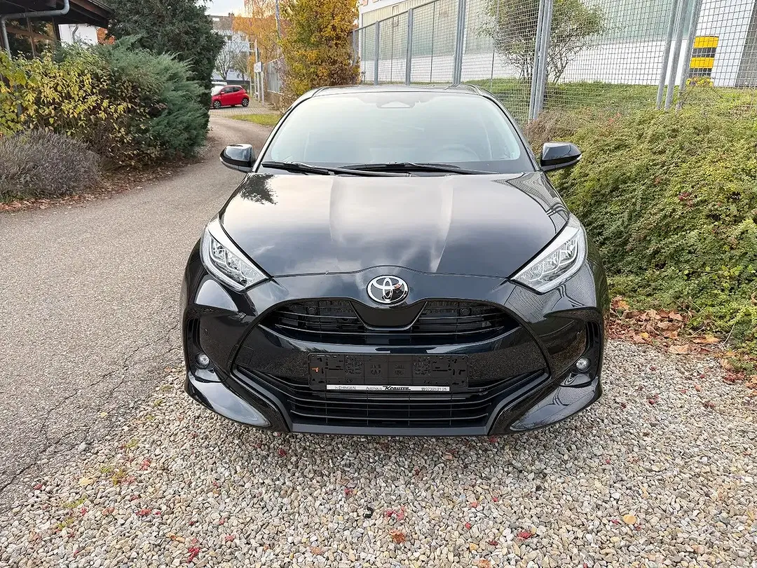 Toyota Yaris - Thumbnail 2