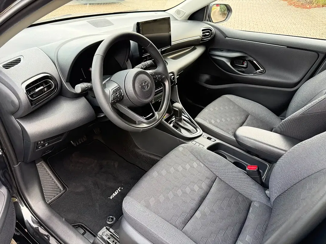 Toyota Yaris - Thumbnail 6