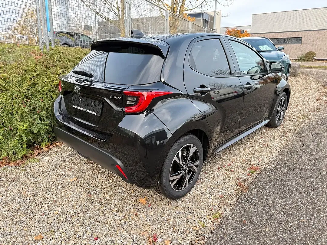 Toyota Yaris - Thumbnail 8