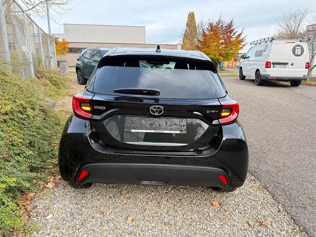 Toyota Yaris - Thumbnail 9