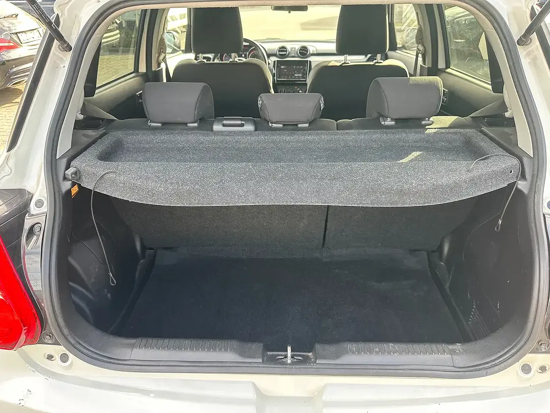 Suzuki Swift - Thumbnail 11