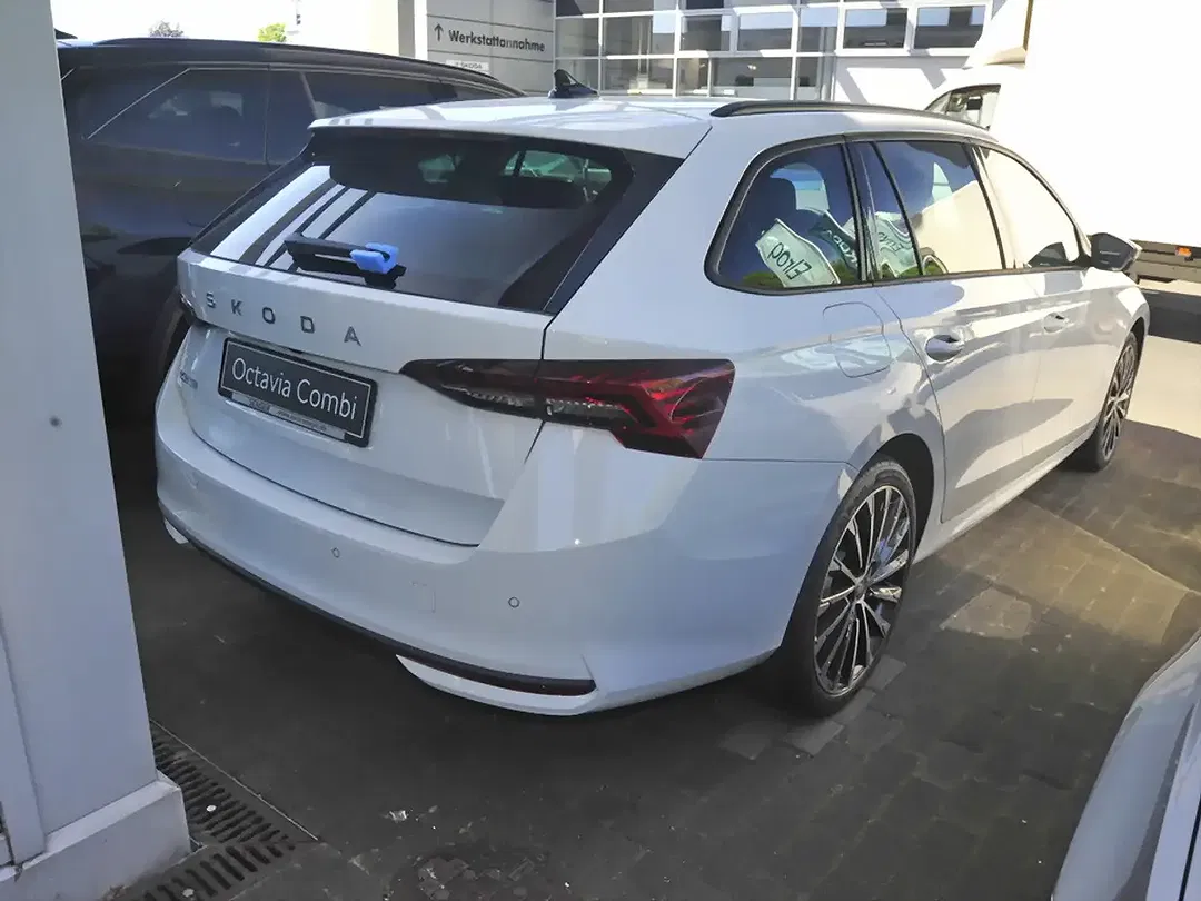 Skoda Octavia - Thumbnail 4