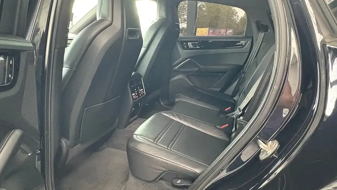 Porsche Cayenne - Thumbnail 12