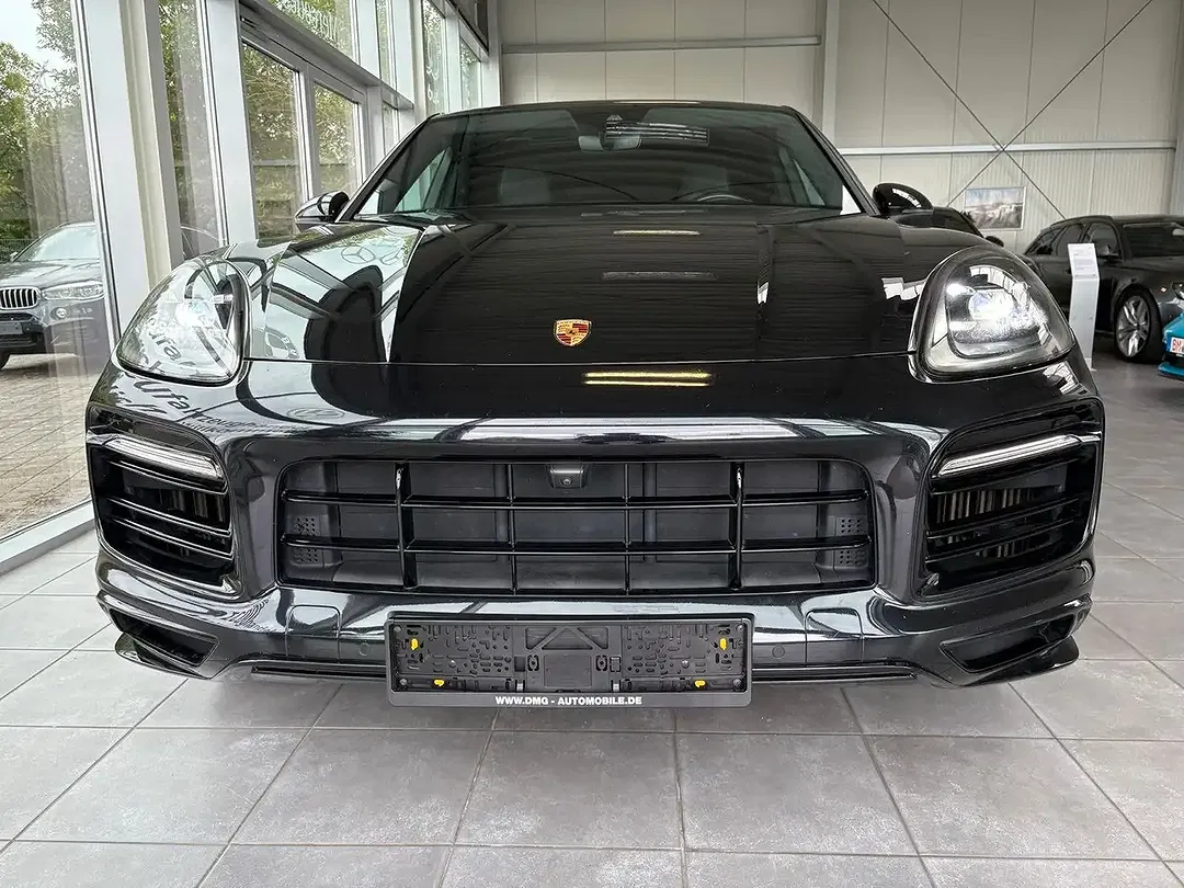 Porsche Cayenne - Thumbnail 2