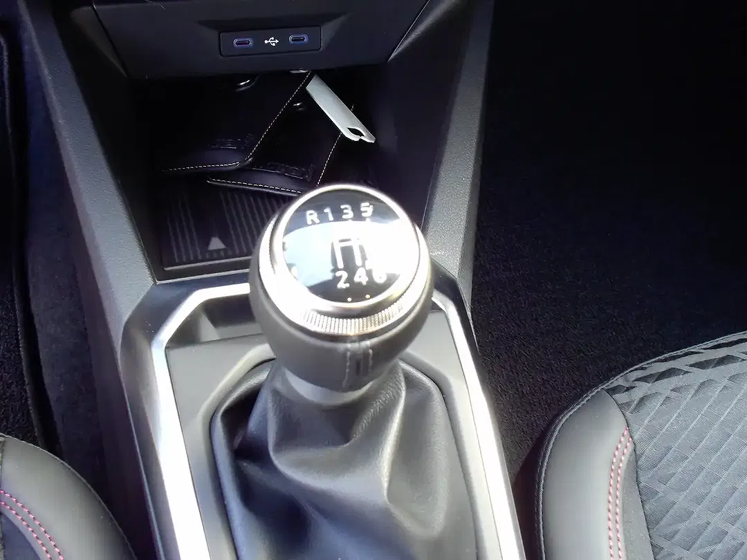 Renault Clio - Thumbnail 14