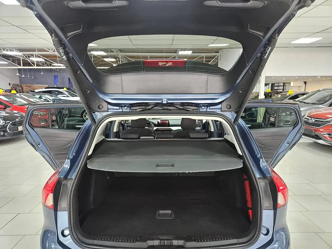 Ford Focus - Thumbnail 9