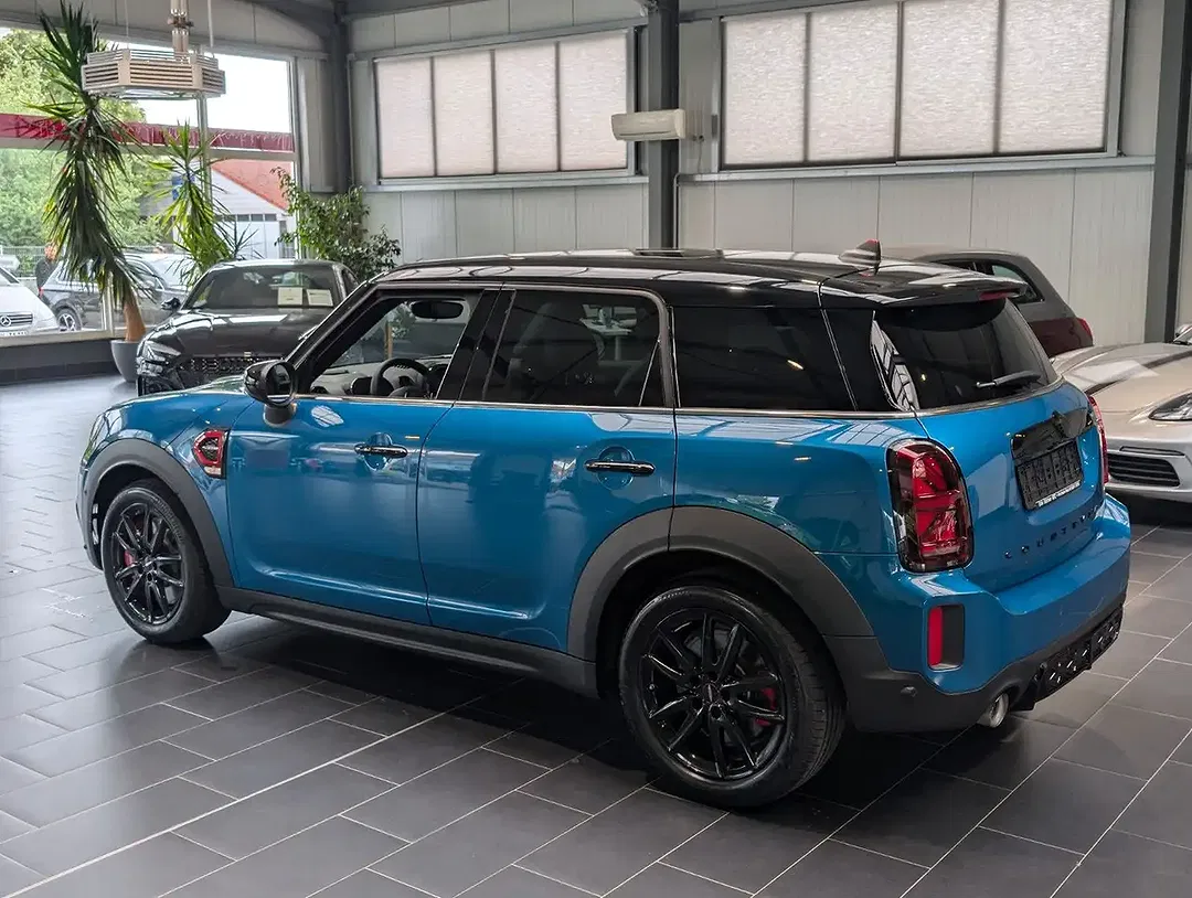MINI John Cooper Works Countryman - Thumbnail 2