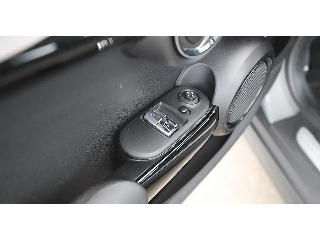 MINI Cooper SE - Thumbnail 21