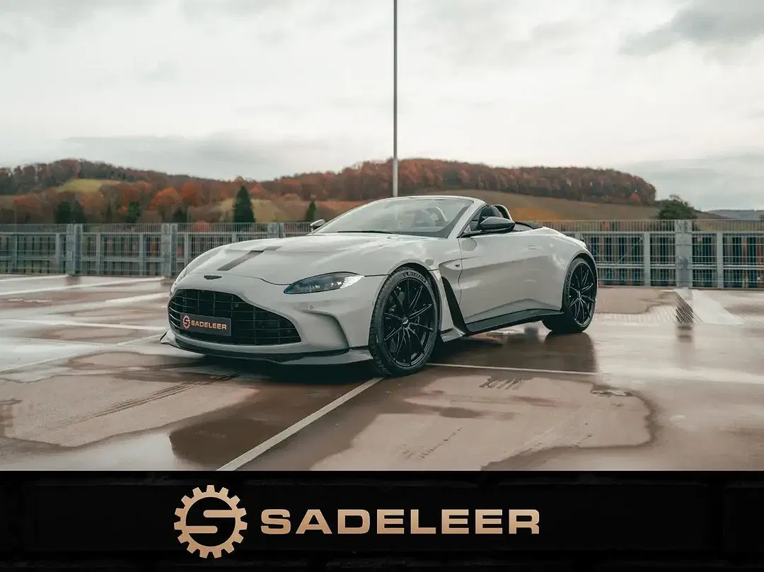Aston Martin Vantage - Thumbnail 1
