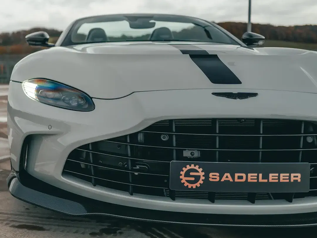 Aston Martin Vantage - Thumbnail 14