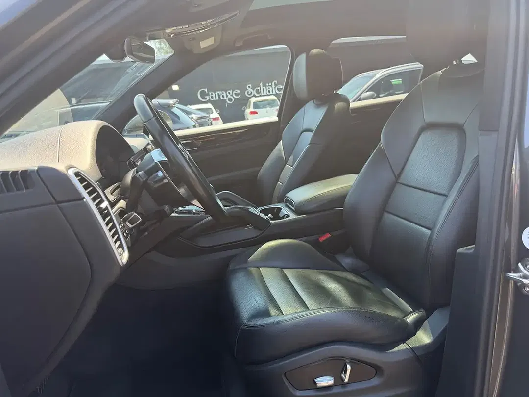 Porsche Cayenne - Thumbnail 10