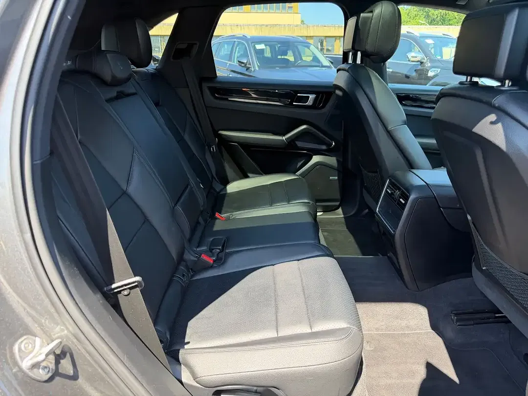 Porsche Cayenne - Thumbnail 14