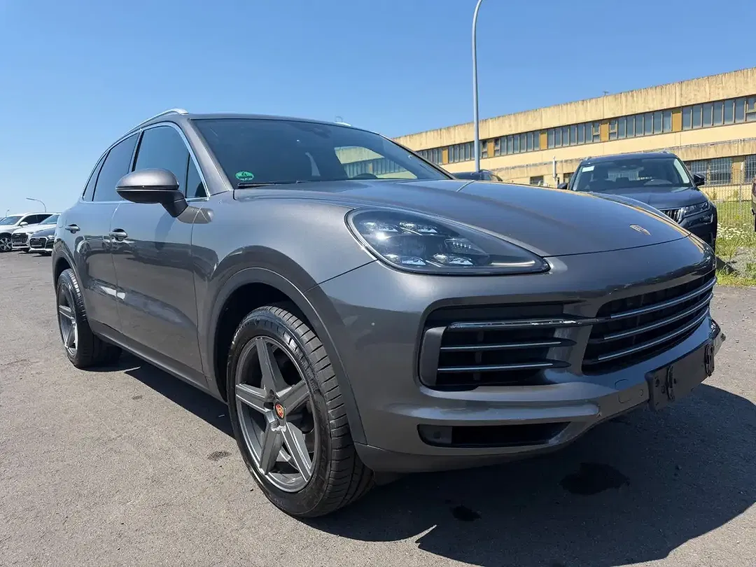 Porsche Cayenne - Thumbnail 3