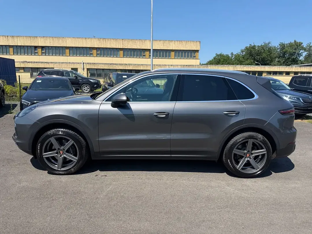 Porsche Cayenne - Thumbnail 8