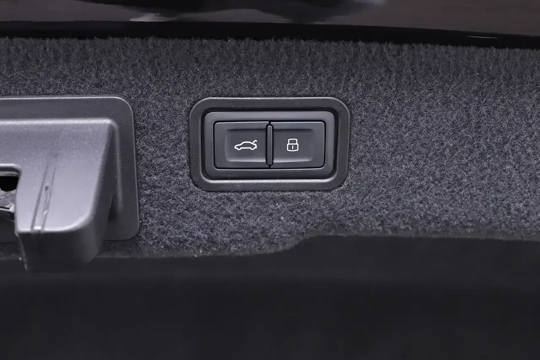 Audi A8 - Thumbnail 19