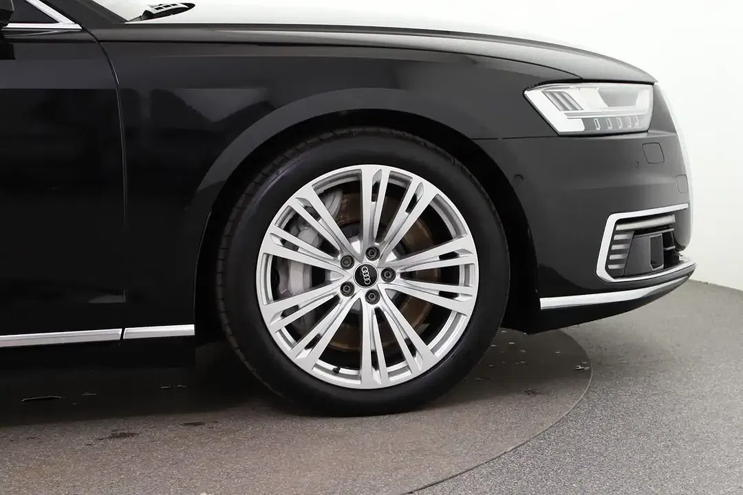 Audi A8 - Thumbnail 4