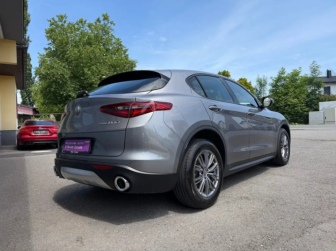 Alfa Romeo Stelvio - Thumbnail 4