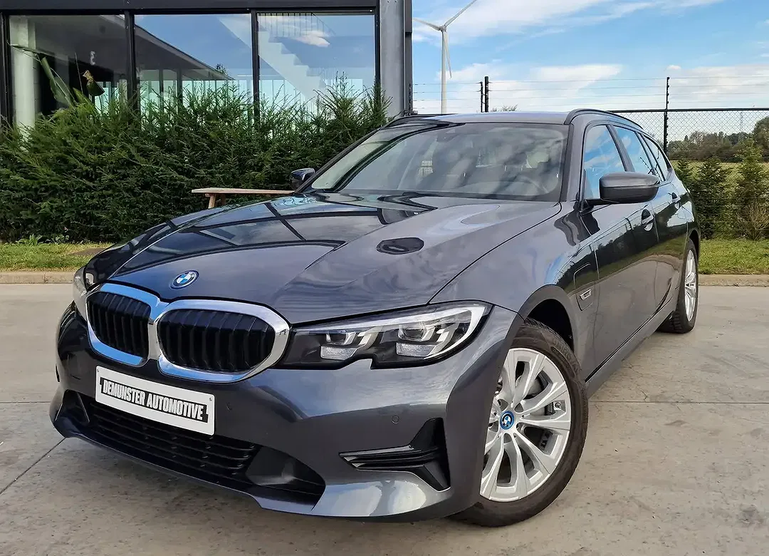 BMW 320 - Thumbnail 1