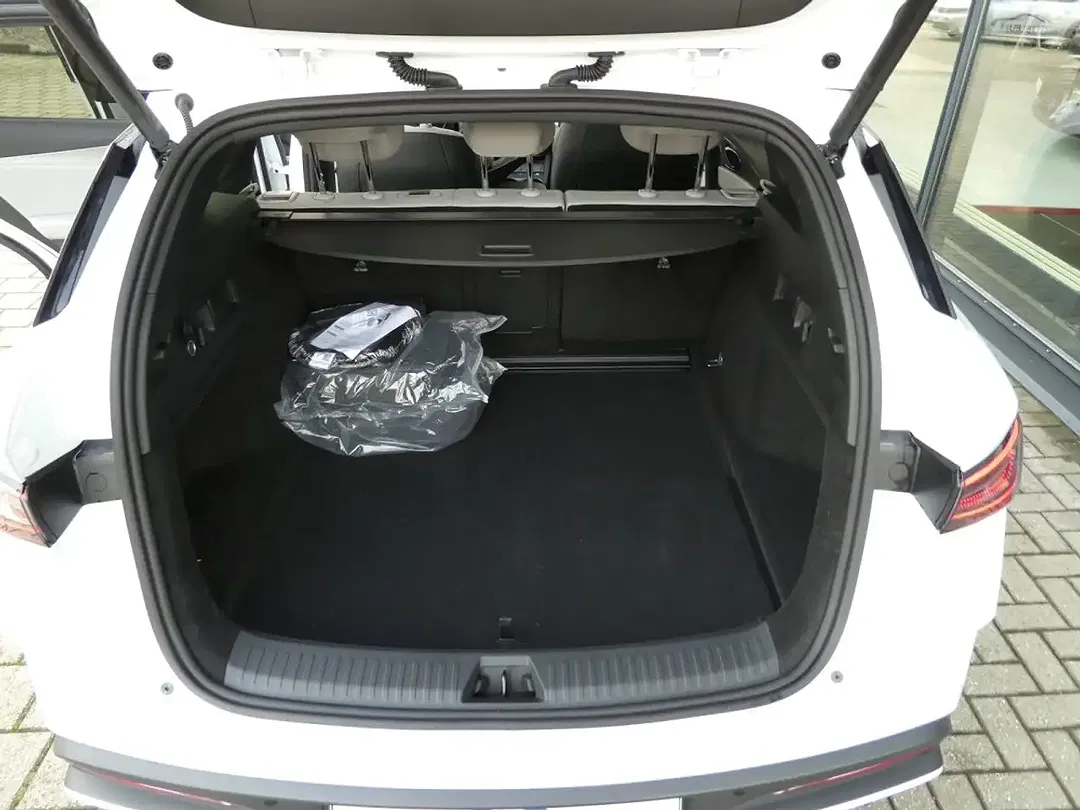 BYD Seal 6 - Thumbnail 11